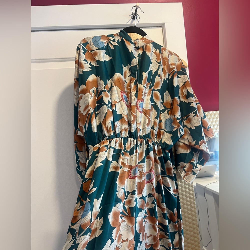 Lulu's Floral Jumpsuit - Women's Medium with Plunging Neckline & Waist Tie - Picture 4 of 7